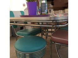 Petit tabouret de bar , table , chaises Sixties 