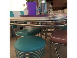 Petit tabouret de bar , table , chaises Sixties