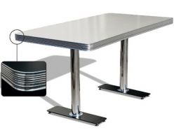 Table de Diner adaptée pour banquettes de 150 cm .
