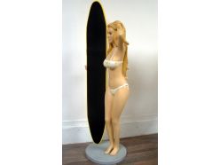 Statue Surfeuse avec sa planche