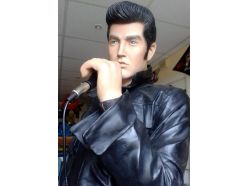 Statue Elvis En Cuir Avec Micro 