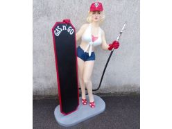 Statue Pompiste Girl Porte Menu